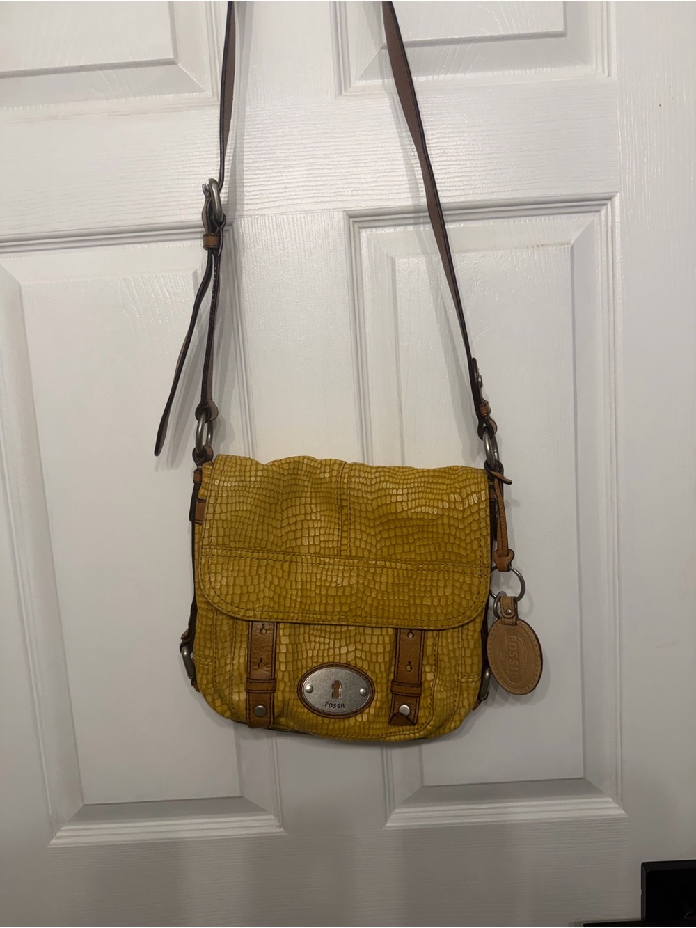 Fossil Maddox Crocodile Textured Leather Messenger Bag.